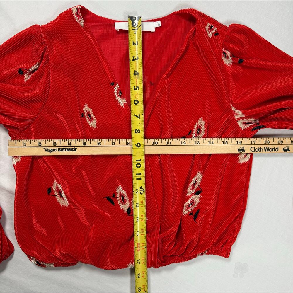 ASTR The Label Vneck Pleated Long Sleeve Surplice Blouse Red Floral SMALL - Picture 9 of 11